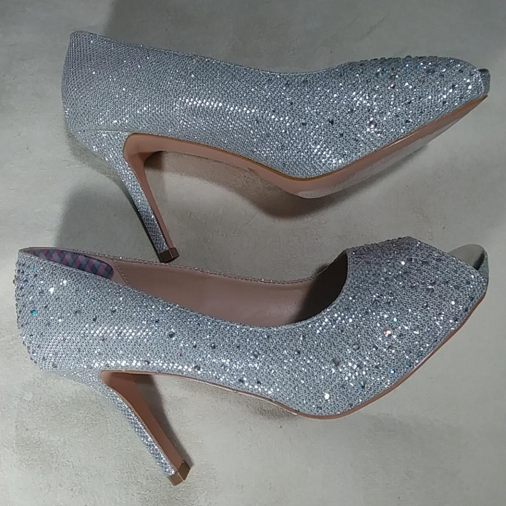 L Lorraine  Heels